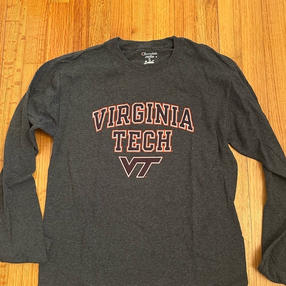 Virginia Tech Basic Long-Sleeved T-Shirt:  by Champion size M (c6